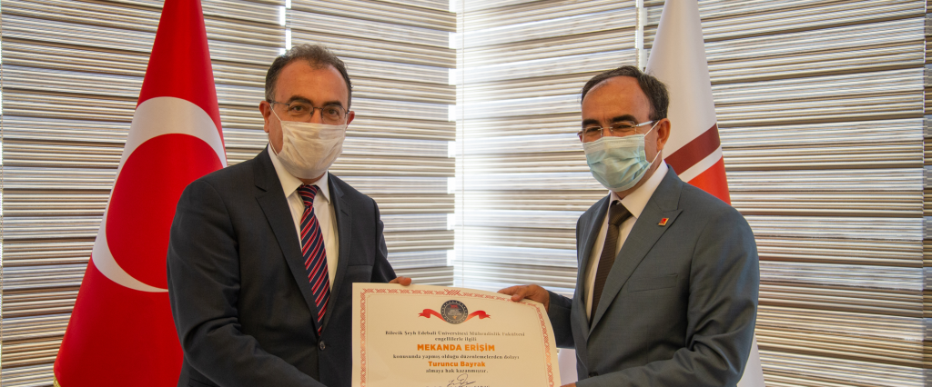 Fakültemize Turuncu Bayrak Ödülü Rektörümüz Prof.Dr. Şükrü BEYDEMİR tarafından teslim edildi